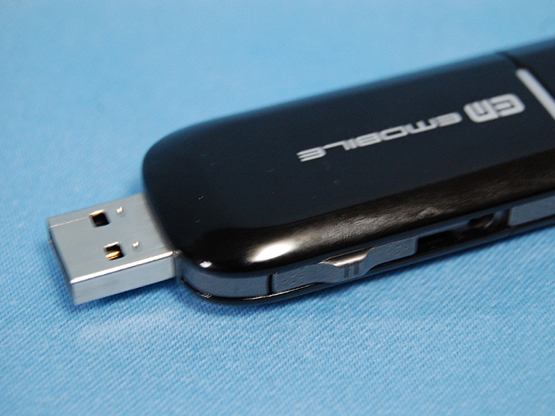 USB端子はスライド式