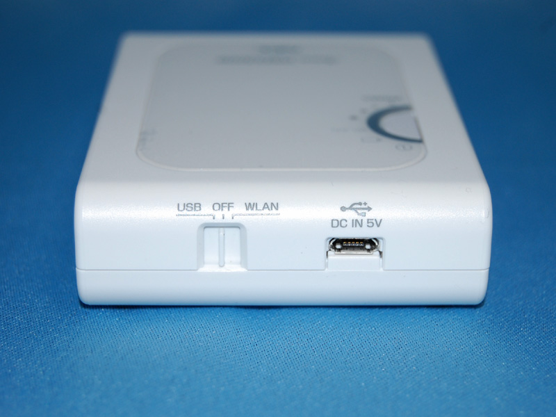 USB接続のポートとモード切替スイッチを装備