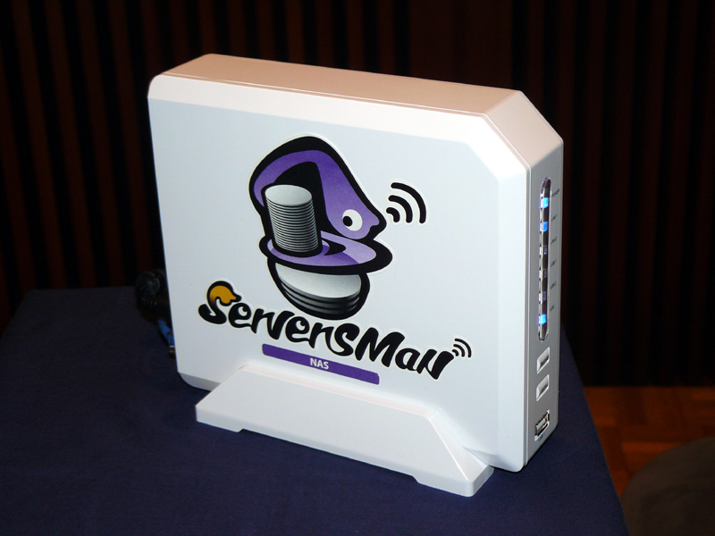 「ServersMan for NAS」の試作機とロゴ