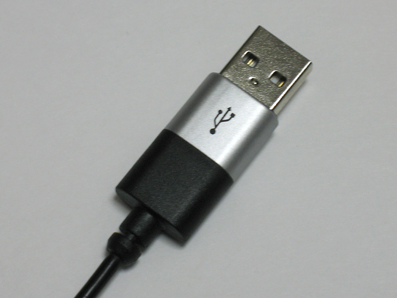 USBコネクタのデザインにもこだわりの跡が見られる