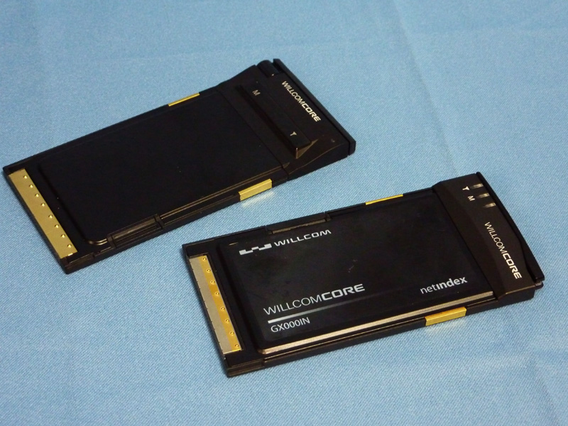 NECインフロンティア製の「GX000N」（左）とネットインデックス製の「GX000IN」（右）。見た目はほとんど違いはない
