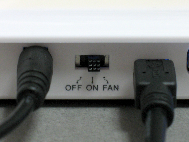 ONは「電源オンでファン回転なし」、FANは「電源オンでファン回転あり」の意味になる