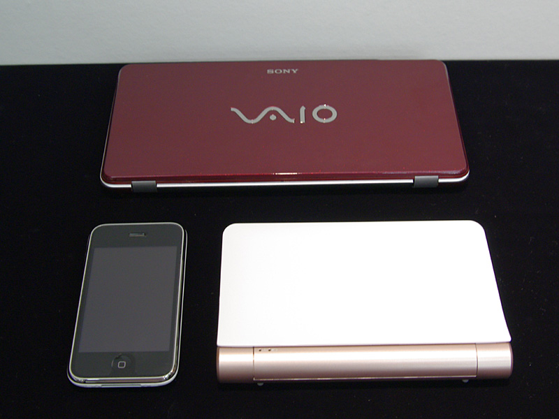 VAIO type PやiPhone 3GSと比較したところ
