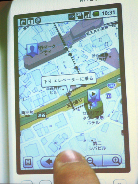 地図左上に「Google Latitude」のアイコンが表示されている