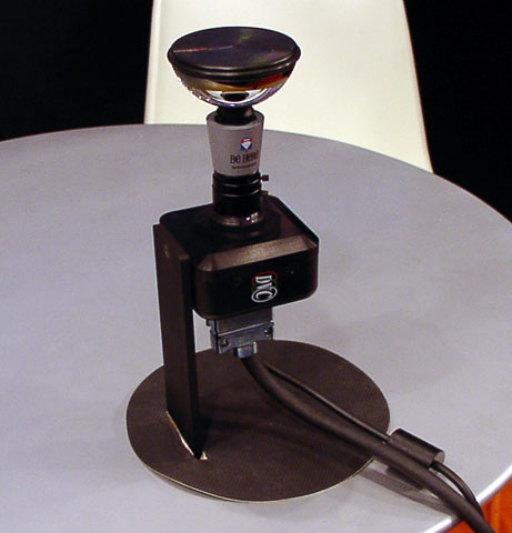 NTT-ME、360度撮影が可能なWebカメラを展示。会場からはラジオ番組も